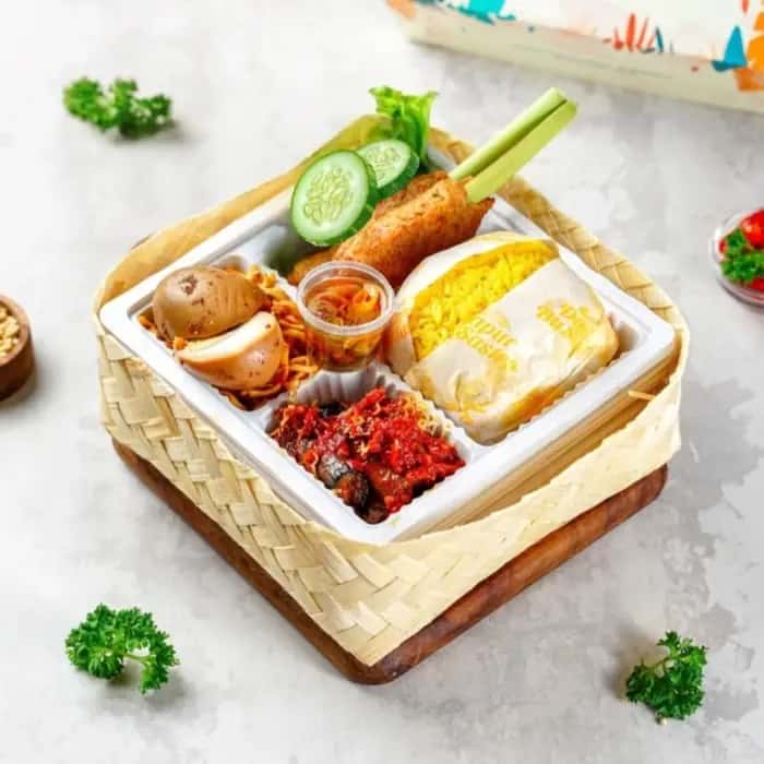 Pilihan Lauk Nasi Kuning Kotak: Sajian Lebih Menggugah Selera