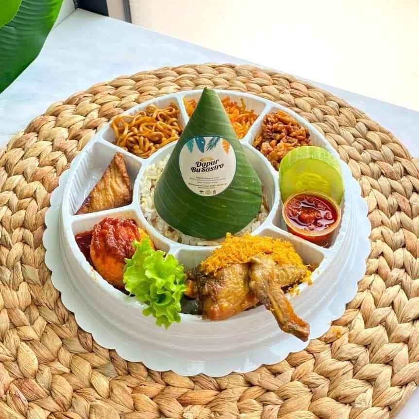 Catering Tumpeng Mini Terpercaya dan Enak di Cibubur di Dapur Bu Sastro
