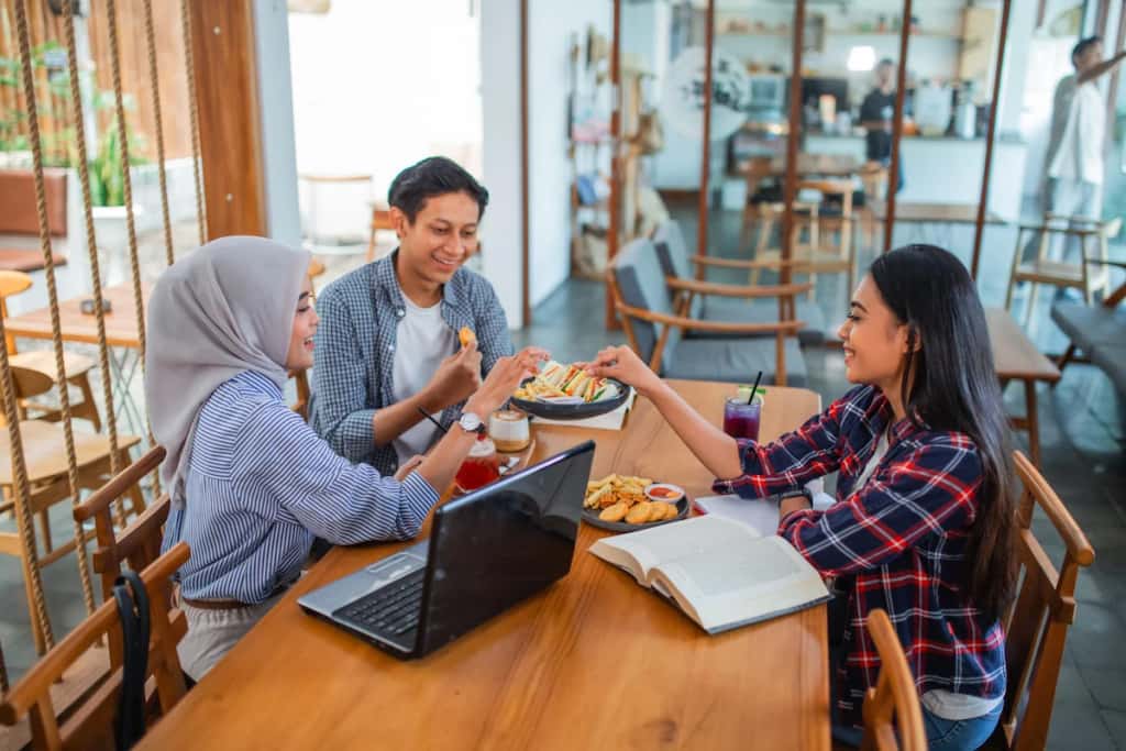 10 Ide Makanan untuk Sharing ke Teman Kantor, Yuk Cek!